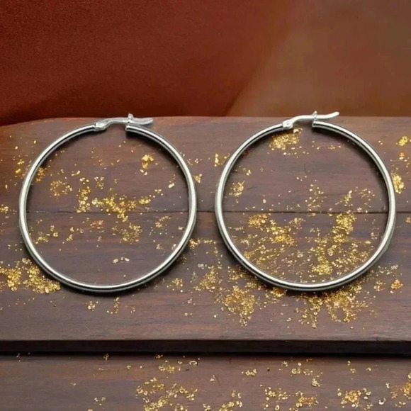 🆕️Minimalist 18K Gold Plated Stainless Steel Hoop Earrings 🌟 Trendy & Chic - Picture 9 of 14